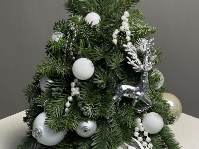 Ёлка ручной работы в серебрянных оттенках