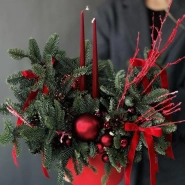 Новогодняя композиция из нобилиса с премиум свечами и игрушками 1