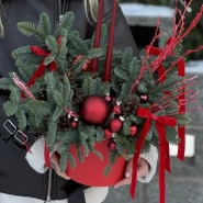 Новогодняя композиция из нобилиса с премиум свечами и игрушками 0