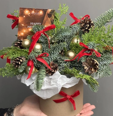 Композиция комплимент из ароматной елочки