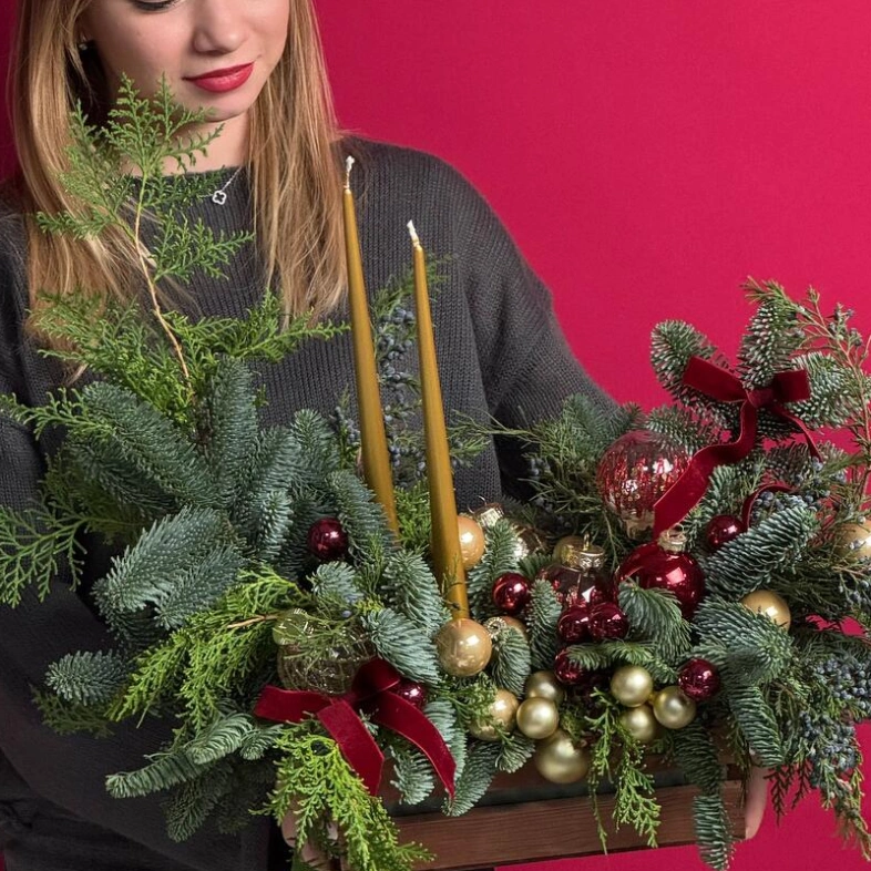 Новогодняя композиция с премиум свечами и игрушками