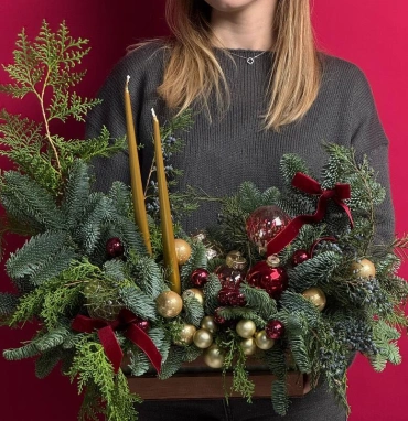 Новогодняя композиция с премиум свечами и игрушками