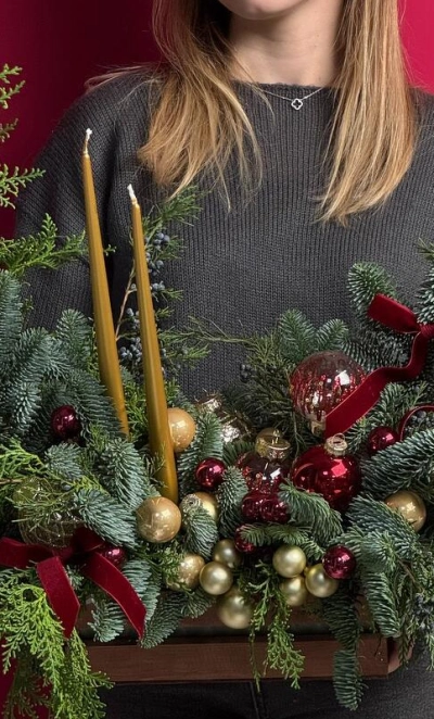 Новогодняя композиция с премиум свечами и игрушками