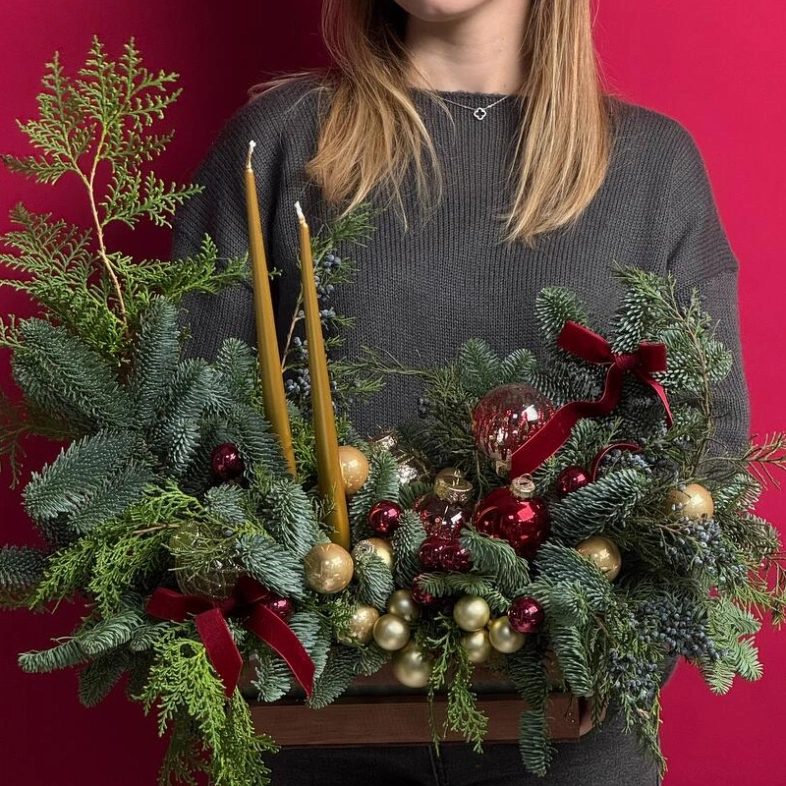 Новогодняя композиция с премиум свечами и игрушками