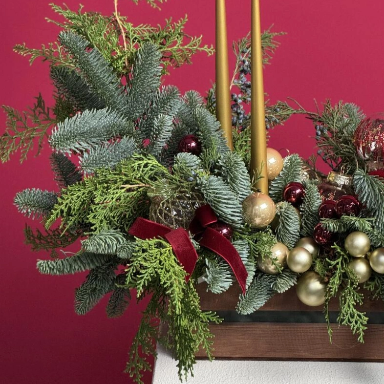 Новогодняя композиция с премиум свечами и игрушками