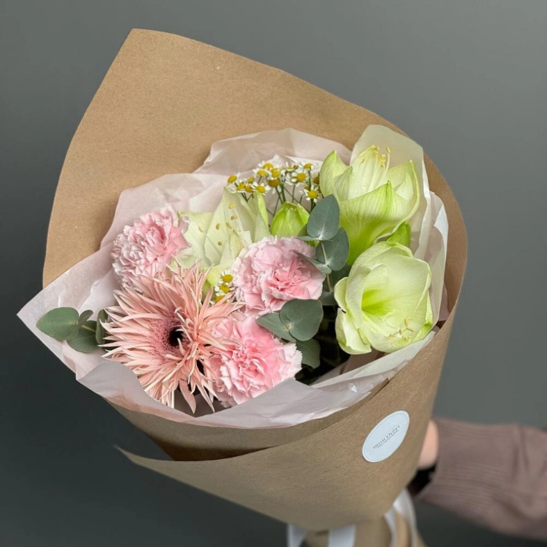 Сборный букет с Амариллисом