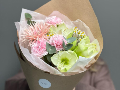 Сборный букет с Амариллисом