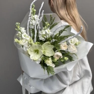 Зимний букет с Амариллисами и еловыми веточками 0