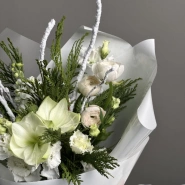 Зимний букет с Амариллисами и еловыми веточками 4