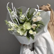 Зимний букет с Амариллисами и еловыми веточками 2