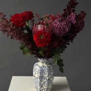 Керамическая ваза с расписными синими узорами 2