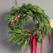Новогодний венок и хвойных веток 0