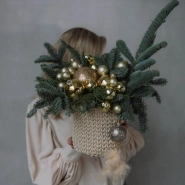 Зимняя композиция из нобилиса с новогодними игрушками 1