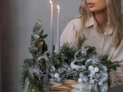 Композиция в деревянном ящике из нобилиса с интерьерными свечами