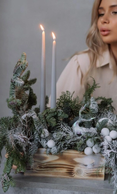 Композиция в деревянном ящике из нобилиса с интерьерными свечами