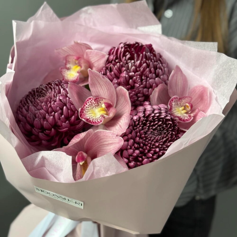 Букет «Ежевичка» с орхидеями и Бигуди