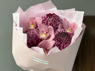 Букет «Ежевичка» с орхидеями и Бигуди