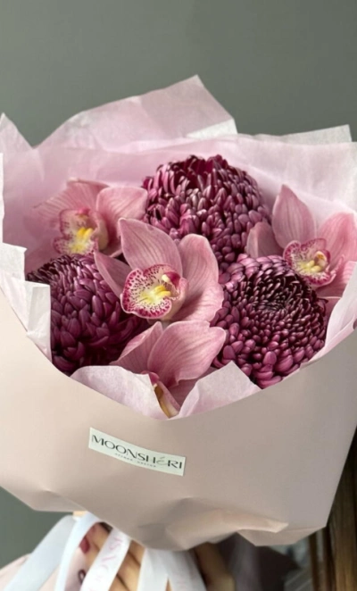 Букет «Ежевичка» с орхидеями и Бигуди