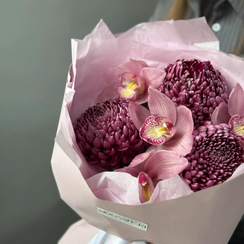 Букет «Ежевичка» с орхидеями и Бигуди