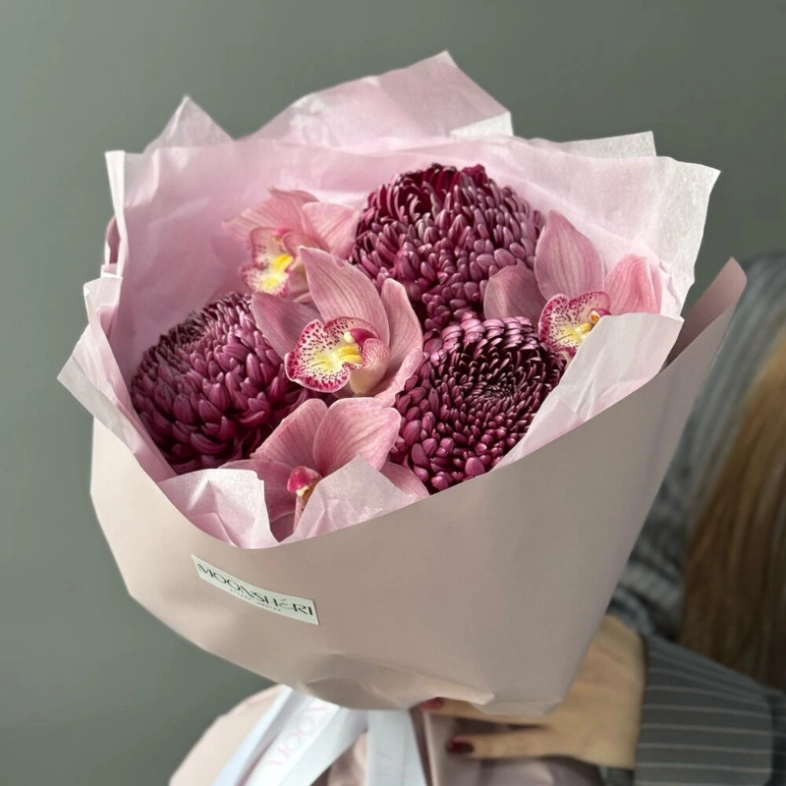 Букет «Ежевичка» с орхидеями и Бигуди