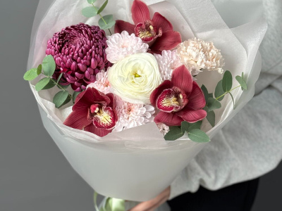 Букет «Время года» с сезонными цветами