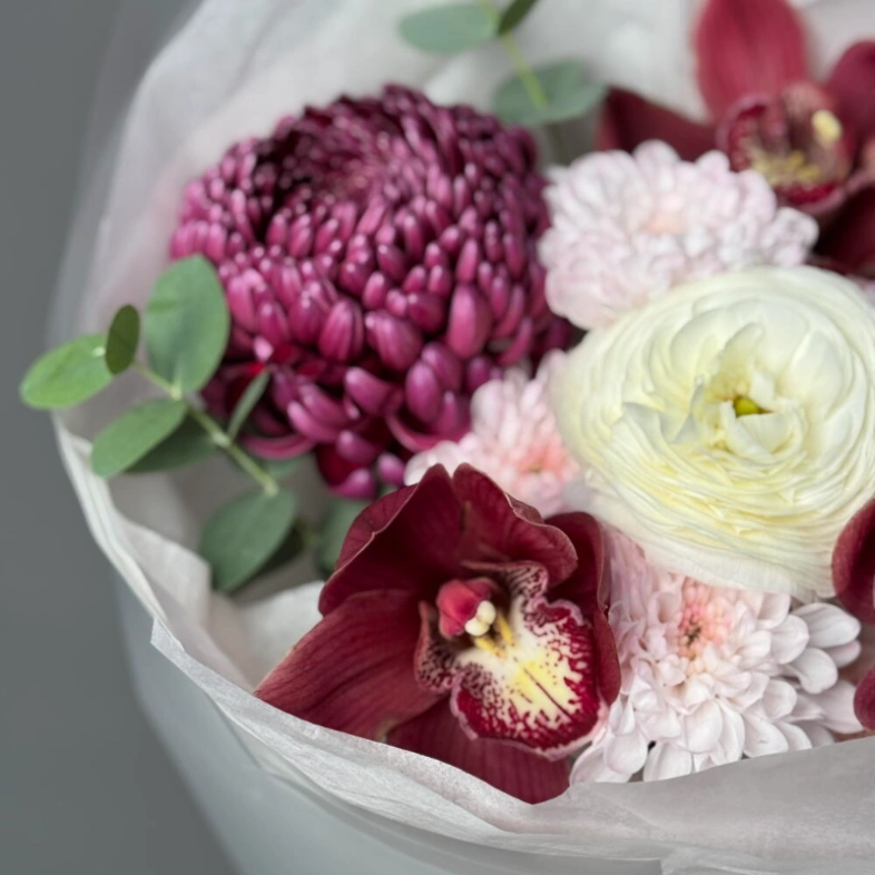 Букет «Время года» с сезонными цветами