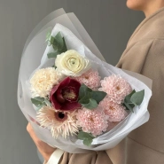 Авторский стойкий букет с ранункулюсом 🤍 2