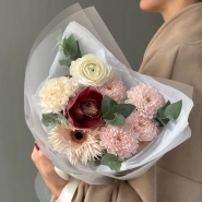 Авторский стойкий букет с ранункулюсом 🤍 0