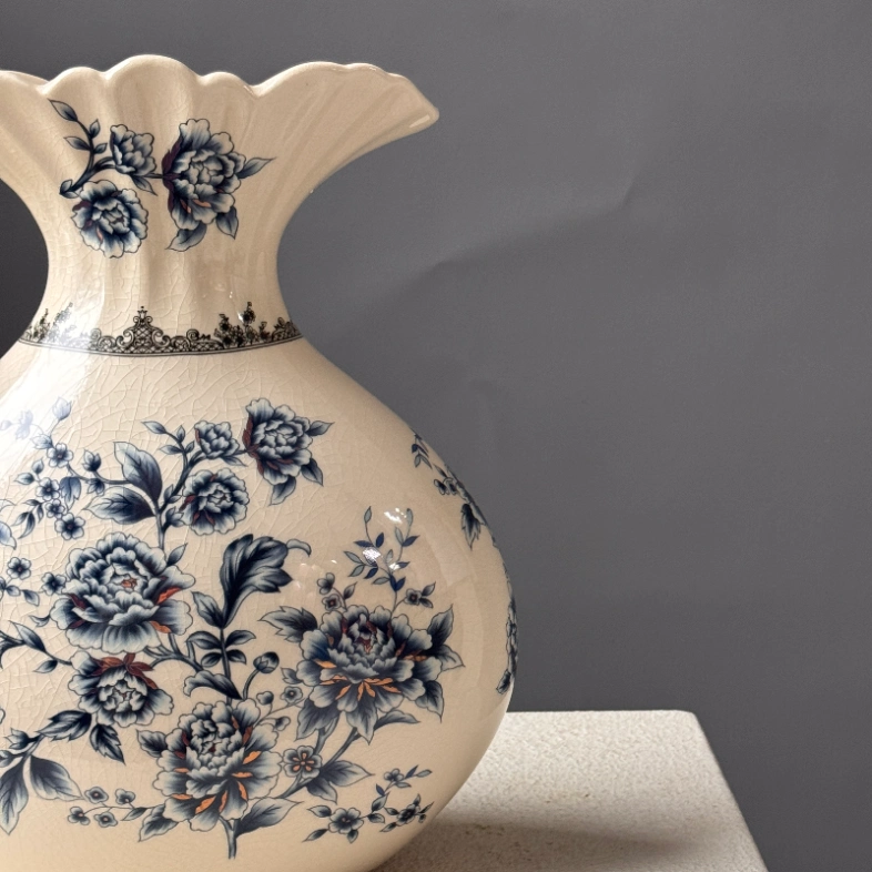 Винтажная ваза для цветов Фарфор 03.