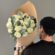 Белые розы и эвкалипт для любимых 0