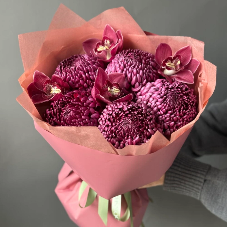 Букет: хризантема Бигуди и орхидеи