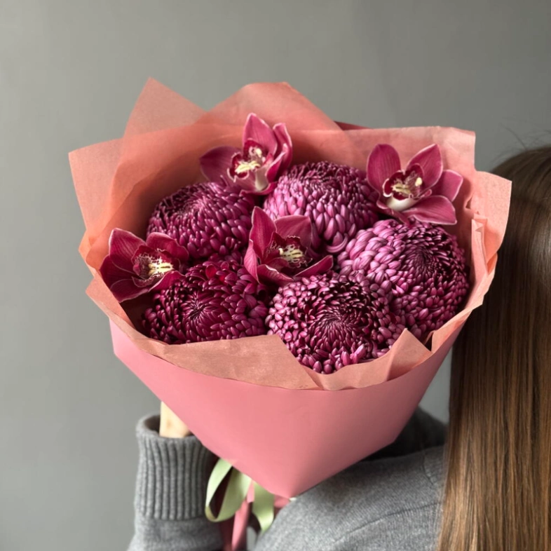 Букет: хризантема Бигуди и орхидеи