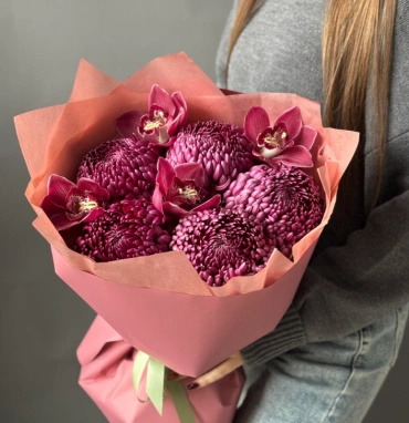 Букет: хризантема Бигуди и орхидеи