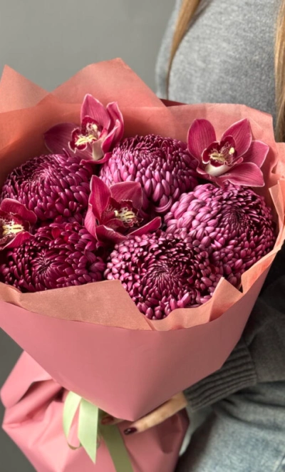 Букет: хризантема Бигуди и орхидеи