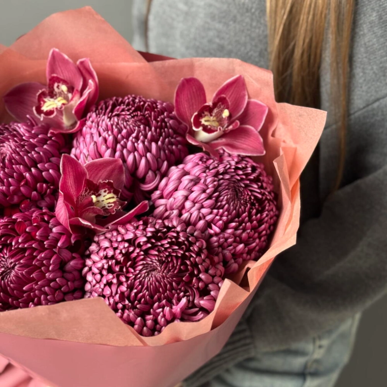 Букет: хризантема Бигуди и орхидеи