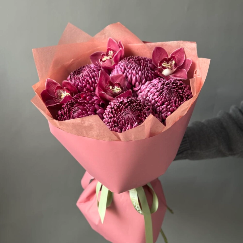 Букет: хризантема Бигуди и орхидеи