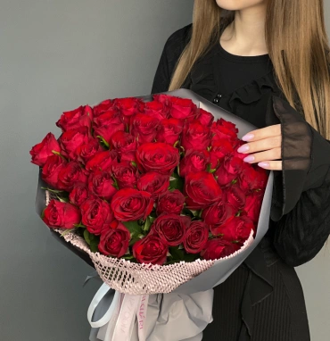 Розы красные Кения 51