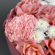 Пышный букет с розами, гортензией и хризантемами 3