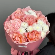 Пышный букет с розами, гортензией и хризантемами 1