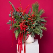 Зимняя хвойная композиция в керамическом кашпо и снегирями  0