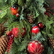 Елка из нобилиса с уникальными игрушками 2