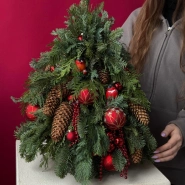 Елка из нобилиса с уникальными игрушками 4