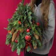 Елка из нобилиса с уникальными игрушками 1