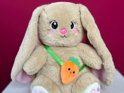 Игрушка зайка с морковкой