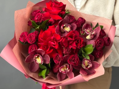 Букет с розами и орхидеями