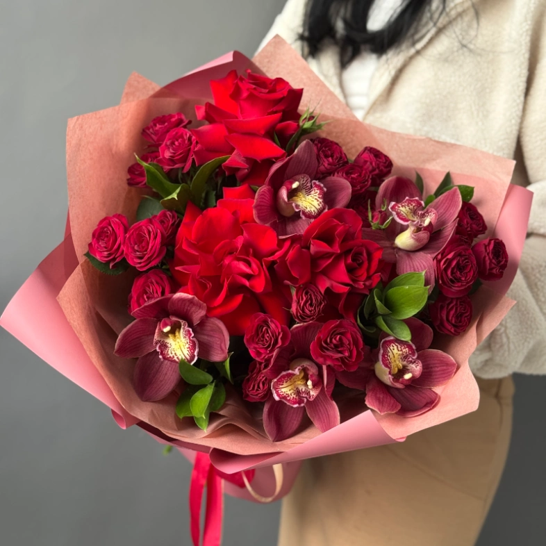 Букет с розами и орхидеями