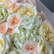 Нежный букет с пионовидными розами и кустовыми розами Павлова 4