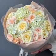 Нежный букет с пионовидными розами и кустовыми розами Павлова 2