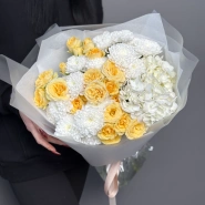 Букет &laquo;Sunrise&raquo; с кустовыми розами Solinero 1