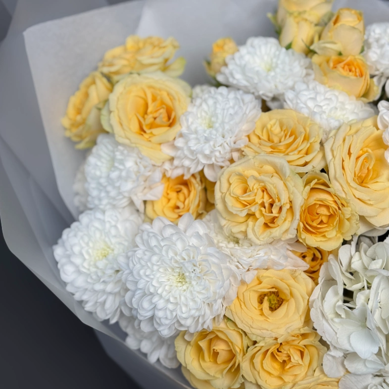 Букет &laquo;Sunrise&raquo; с кустовыми розами Solinero